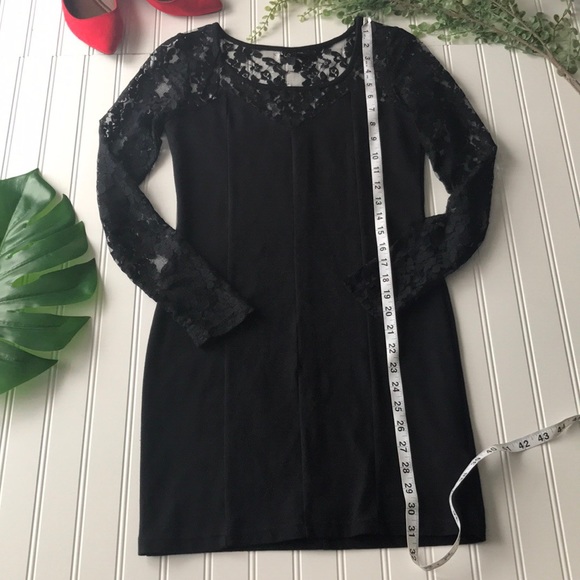 Black lace dress with long sleeves and pleating - Picture 4 of 8